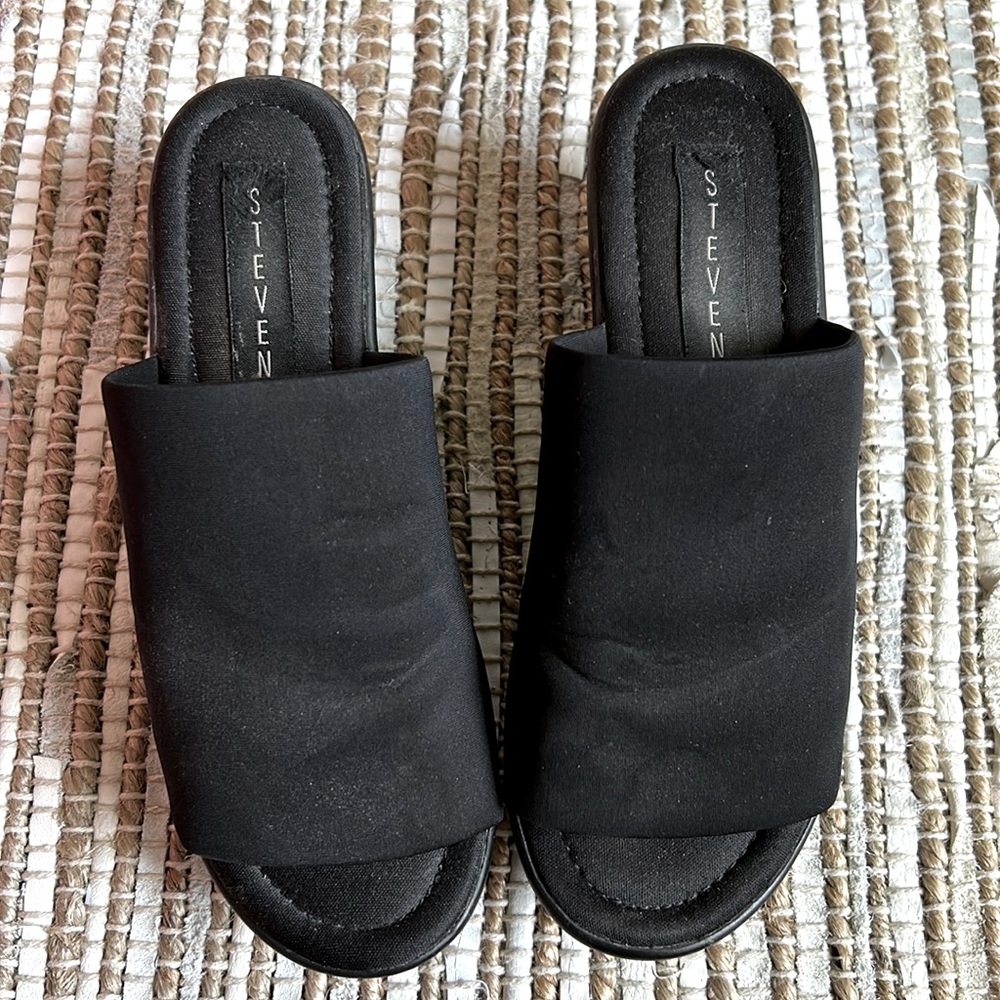 Steve Madden 90’s classic!